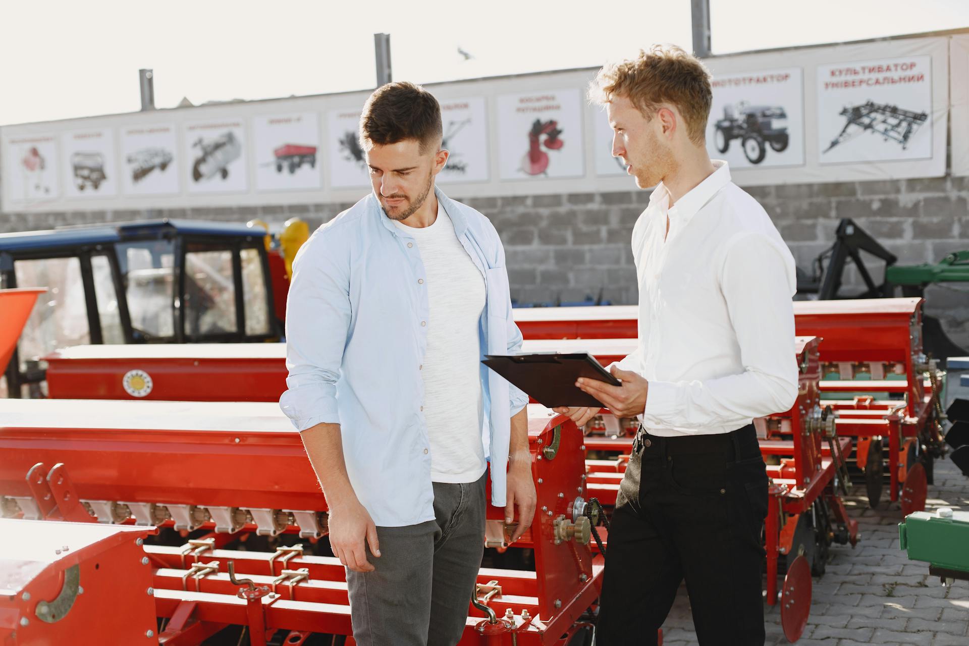Dealer or Direct? Why Contractors Still Buy From Trusted Local Spots